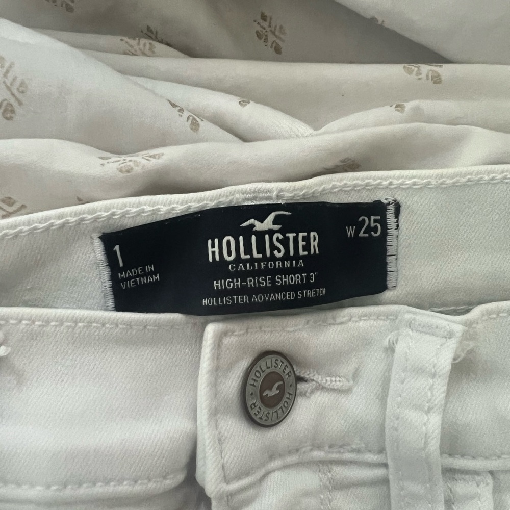HOLLISTER HIGH RISE SHORTS 3” - Picture 3 of 3